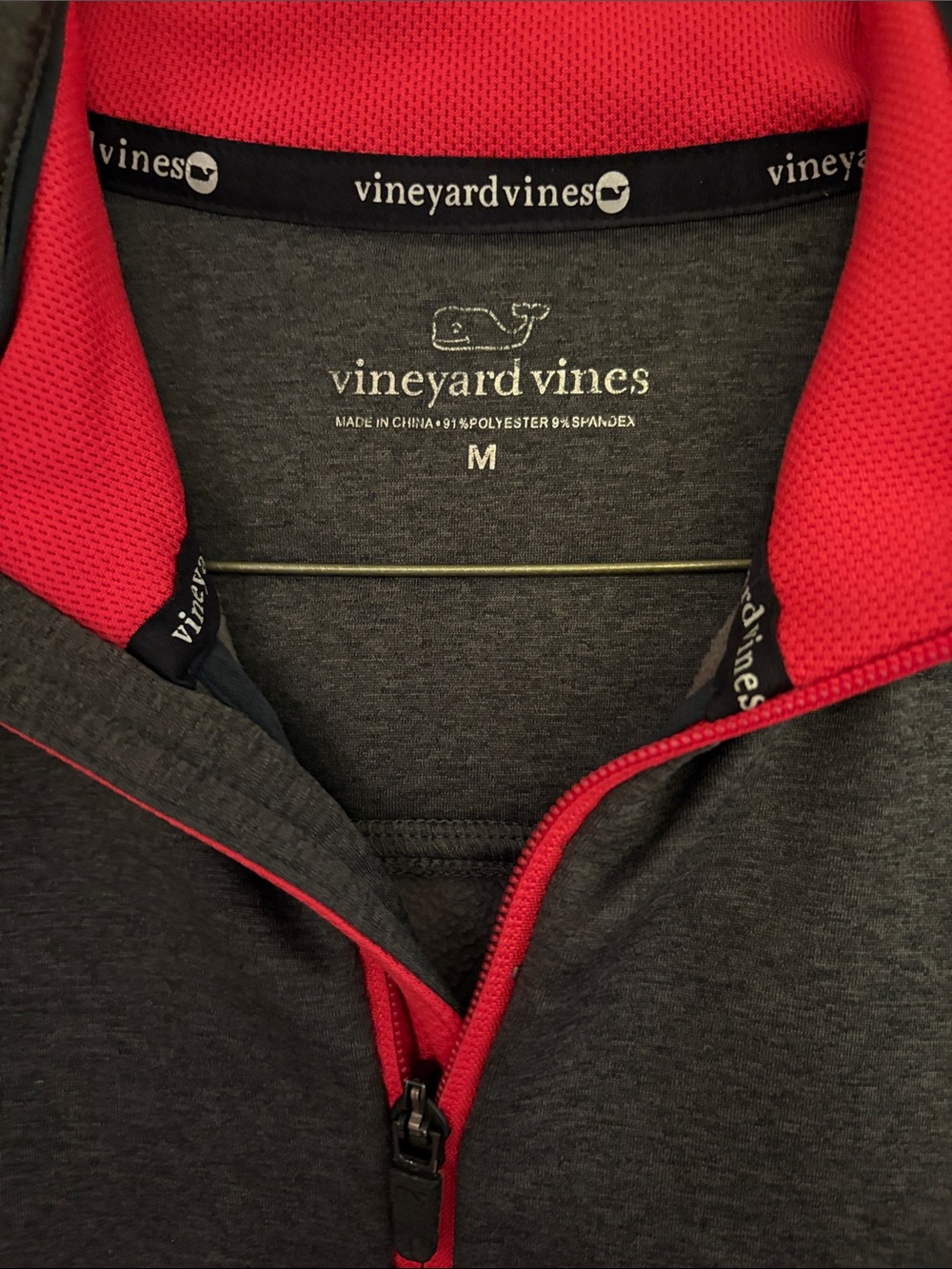 Vineyard Vines Men's Charcoal Half-Zip Pullover with Red Trim - Picture 2 of 7